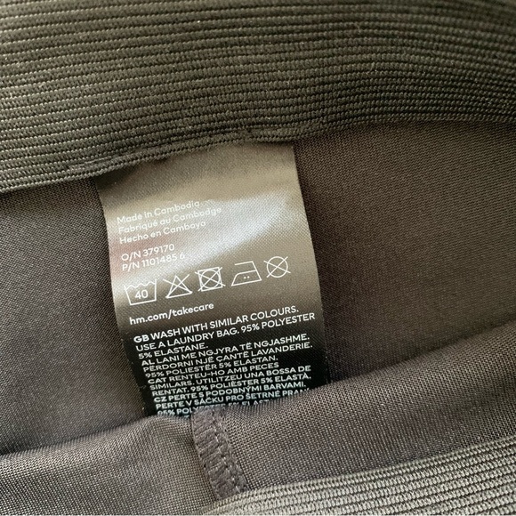 H&M BLACK SATIN FLARE PANTS - Picture 10 of 10